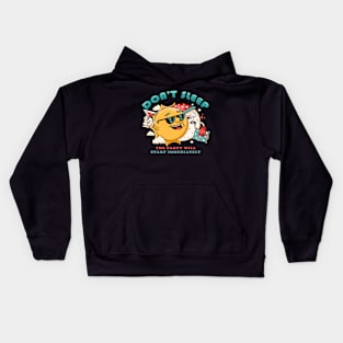 Dont Sleep, the cartoon sun character invites the sleeping moon to party Kids Hoodie